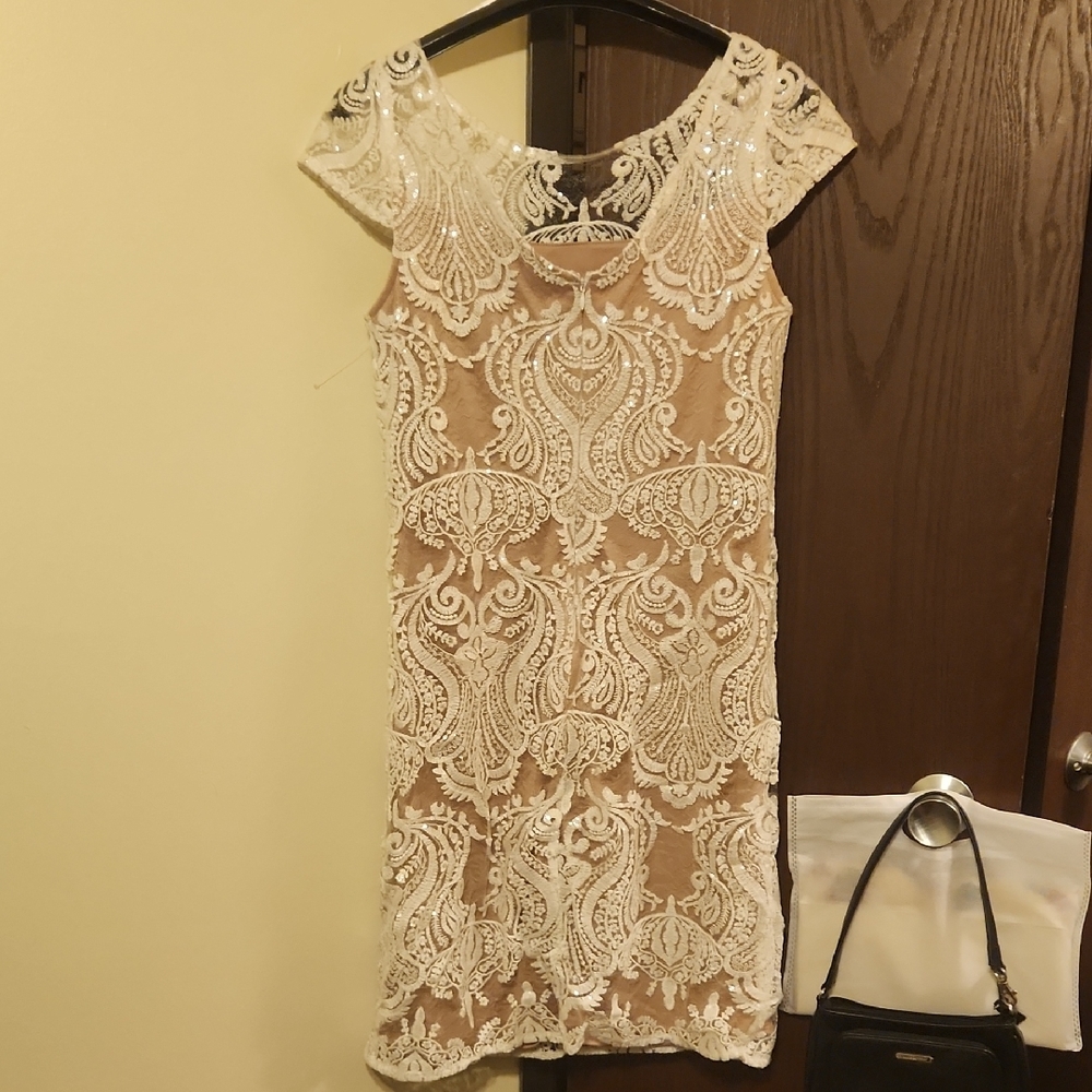 Roz & Ali Cream Lace Sheath Dress with Cap Sleeves - Picture 3 of 5